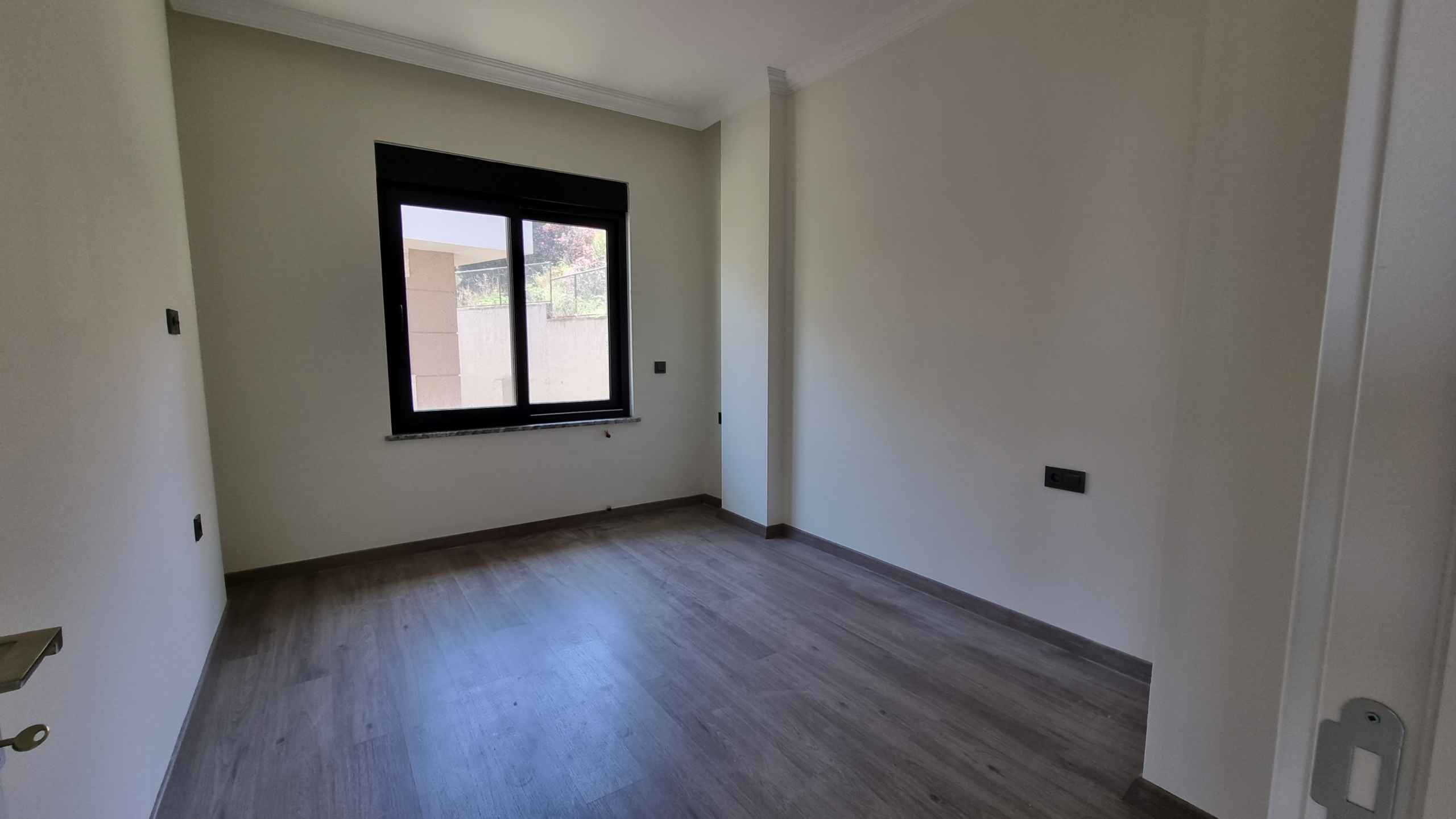 1 спальня 3 этаж.