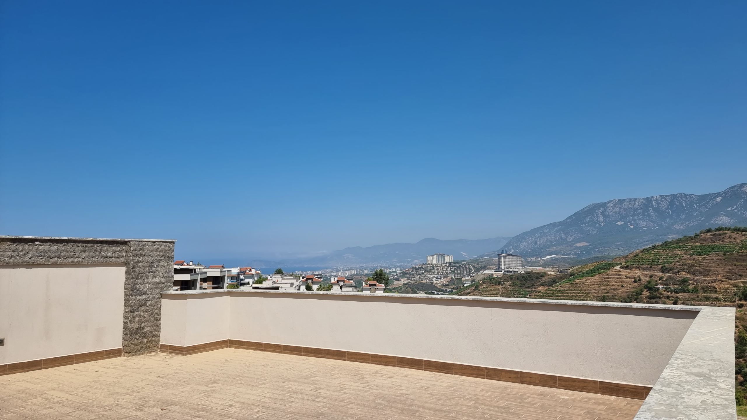 Терраса+вид на море и крепость